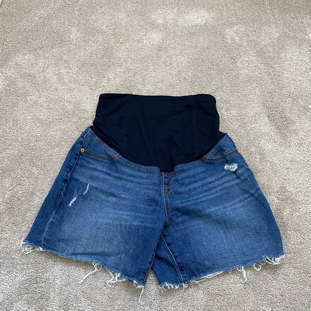 Isabel Maternity distressed denim boyfriend shorts size 8